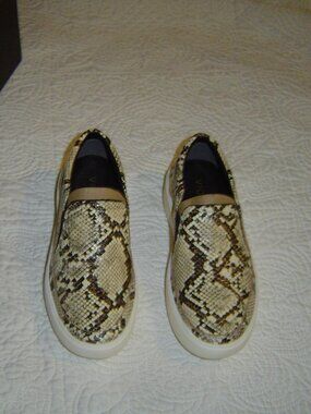 Vionic Kearny shoes, Size 5